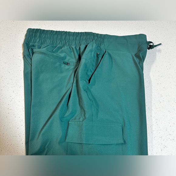 All in Motion Active Light Mid-Rise Cargo Forest Green Jogger Pants NWT - Picture 9 of 10